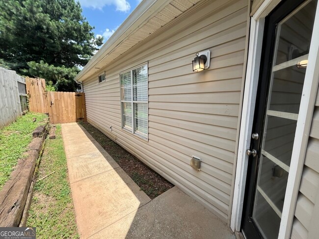 Building Photo - 3694 Sapphire Ct