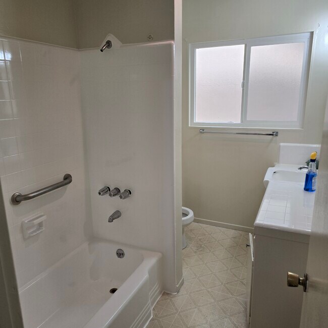 Bathroom - 1424 Colby Ave