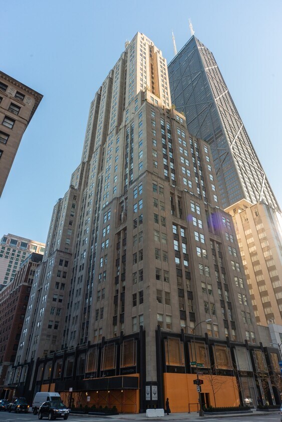Foto principal - 159 E Walton Pl