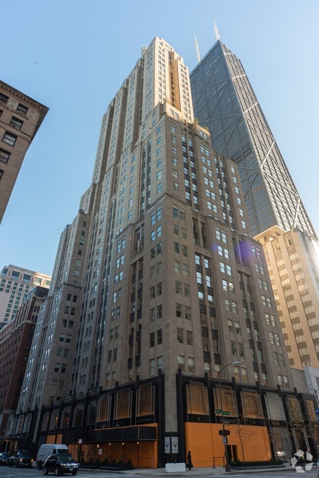 Building Photo - 159 E Walton Pl