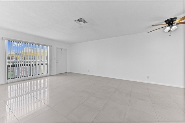 Building Photo - 2755 NE 28th Ave