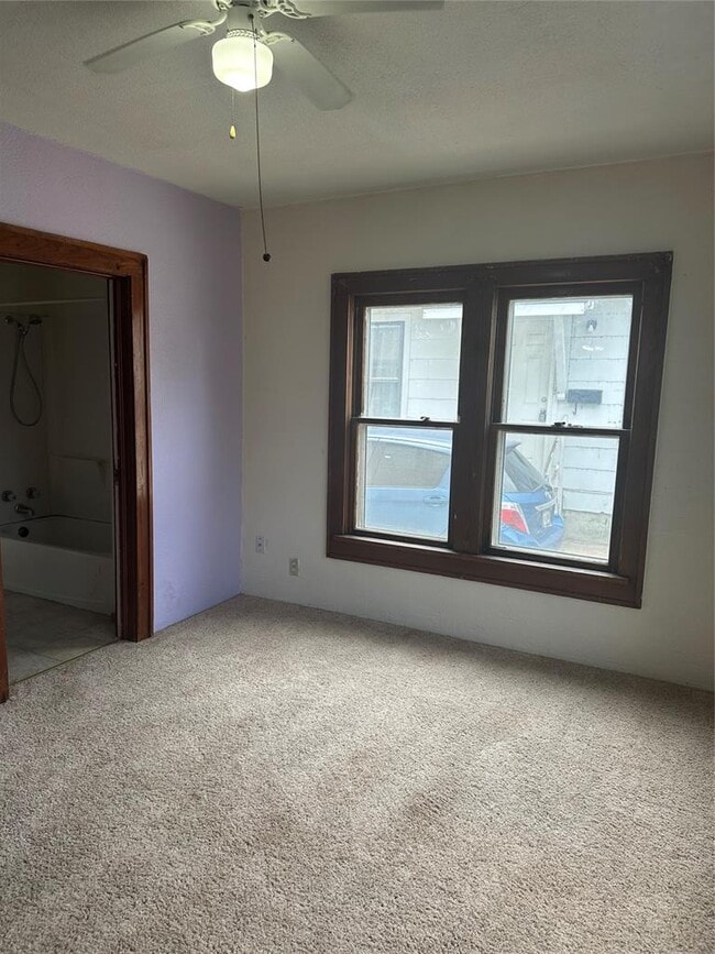 Building Photo - 815 Sunset Dr