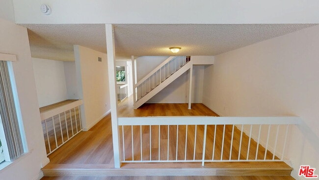 Foto del edificio - 10464 Larwin Ave