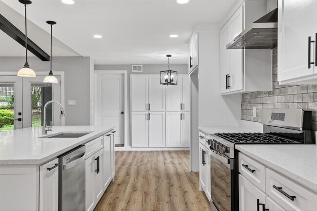 Foto del edificio - 3204 Greenbriar Ln