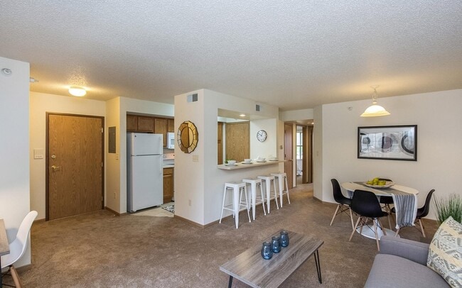 Foto del edificio - Large One Bedroom Walking Distance to UIHC, Available 7/1/2026