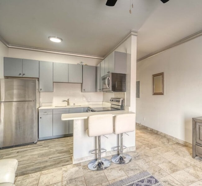 Building Photo - Lone Star Villas