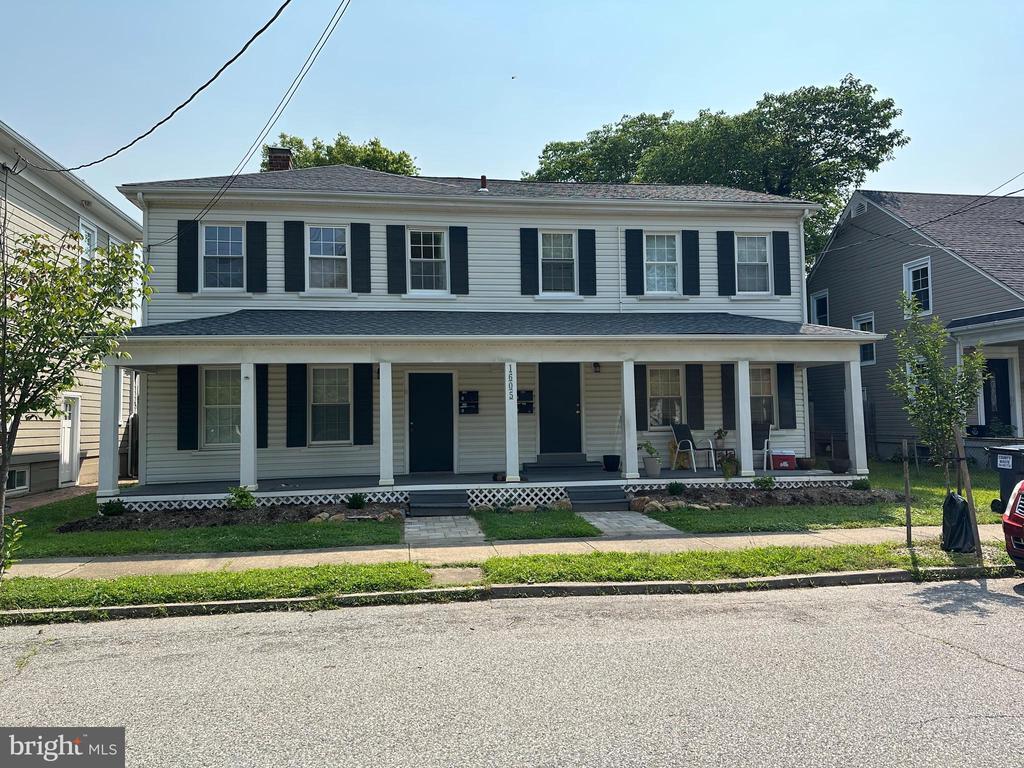 Primary Photo - 1605 Charles St