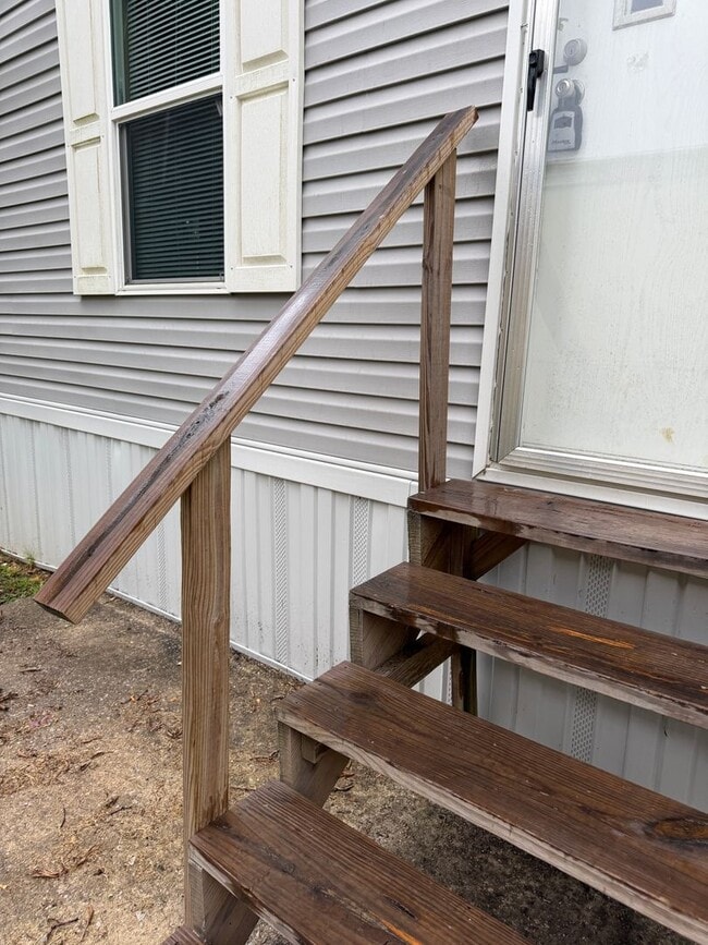 Building Photo - 1608 Golden Springs Rd