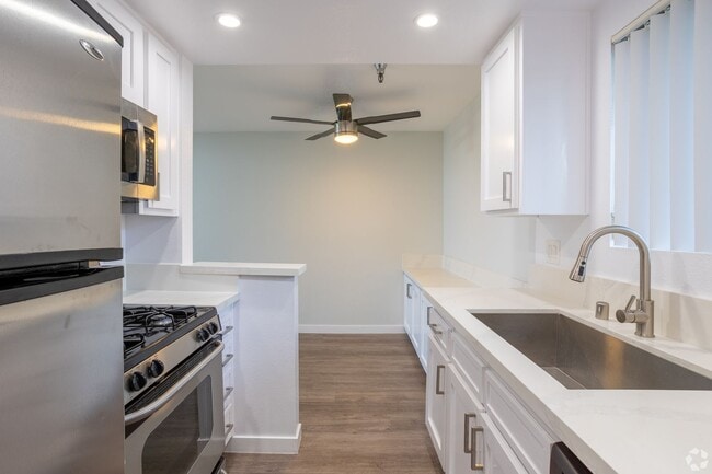 Interior Photo - 110 South Sweetzer Ave
