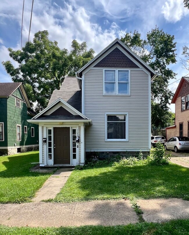 Building Photo - 707 McCourtie St