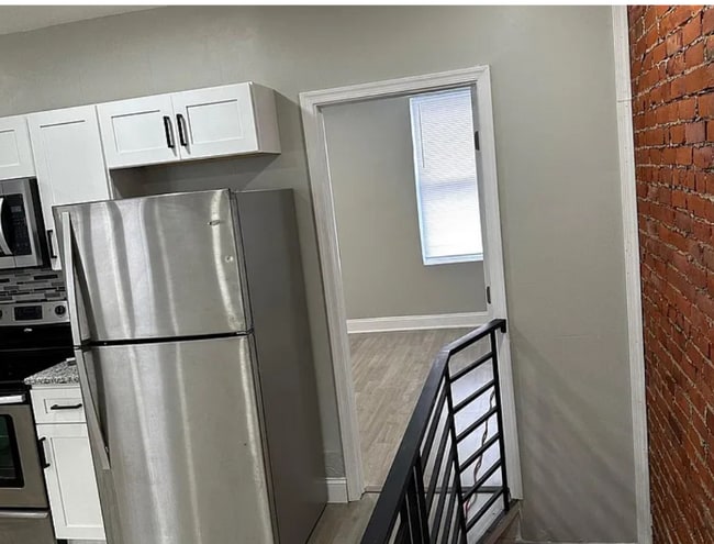 Photo - 417 N Salford St Apartment