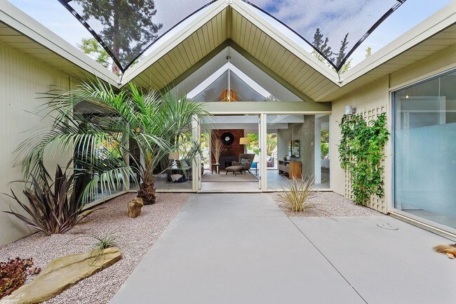 Building Photo - 26 Mount Whitney Dr
