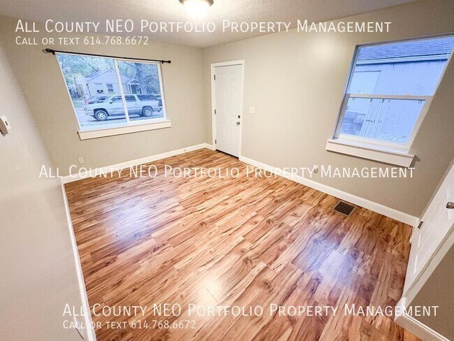 Foto del edificio - 1046 Republic Ave