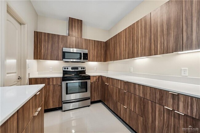 Building Photo - 15 E Olympia Ave