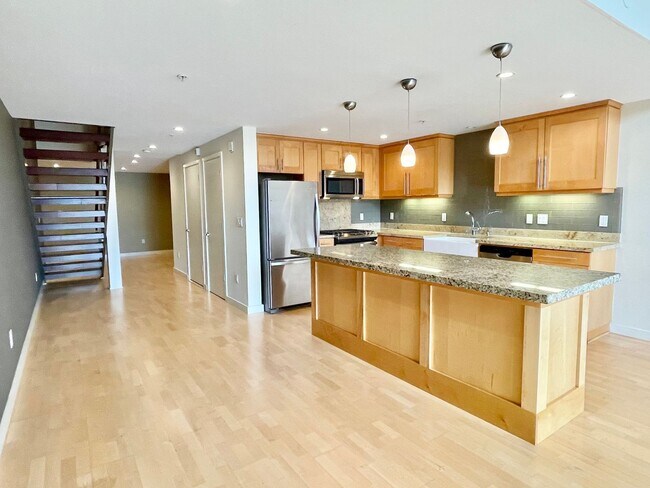 Foto del edificio - 1,600 sqft 2-Level SOMA 1BD+2 Bonus Rooms+...