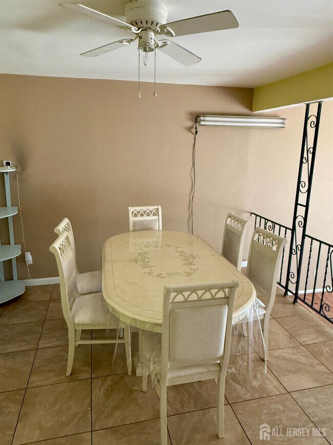 Foto del edificio - 23 Redbud Rd