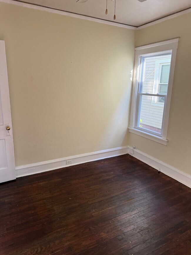 Foto del edificio - 1324 W 108th St