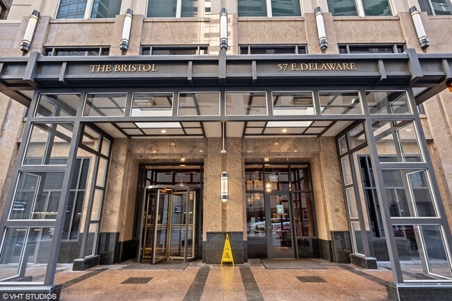 Building Photo - 57 E Delaware Pl