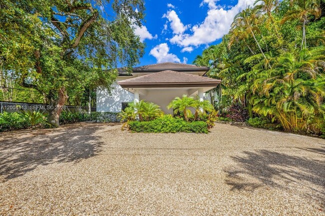 Foto del edificio - 3900 Douglas Rd