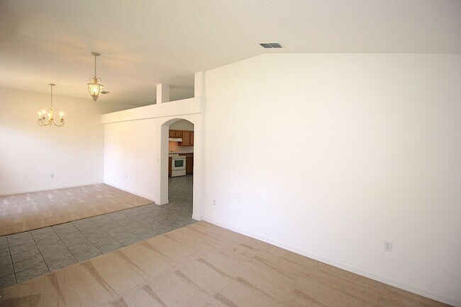Building Photo - Spacious 4 Bed 2 Bath 2 Car Grg Home for R...