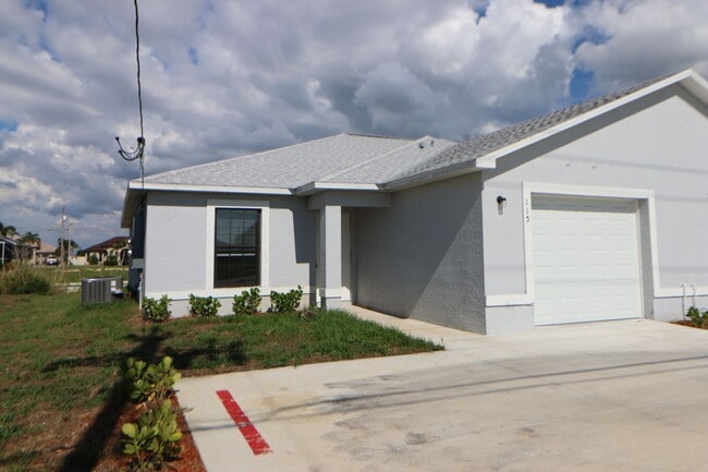 Building Photo - Coming mid July Newer Duplex Waterfront 3/2