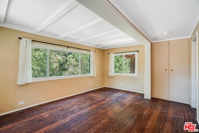 Building Photo - 636 N Topanga Canyon Blvd