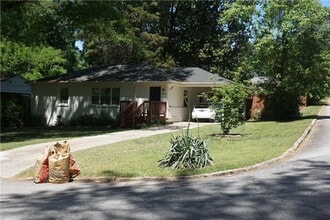 Building Photo - 2163 Lilac Ln