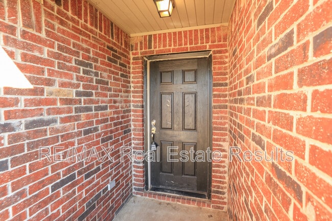 Foto del edificio - 1592 Hutchinson St