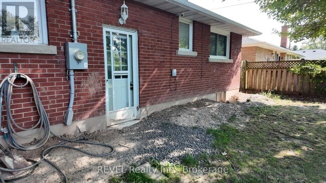 Building Photo - 12 Glendale Dr