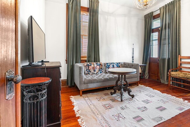 Photo - 3110 Esplanade Ave House