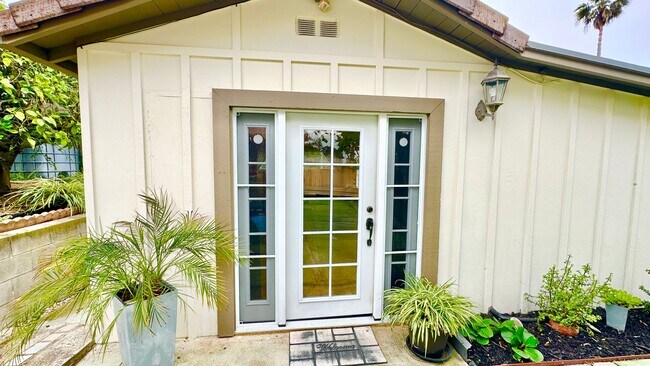Building Photo - Spacious & Private Studio Layout Guest Hom...