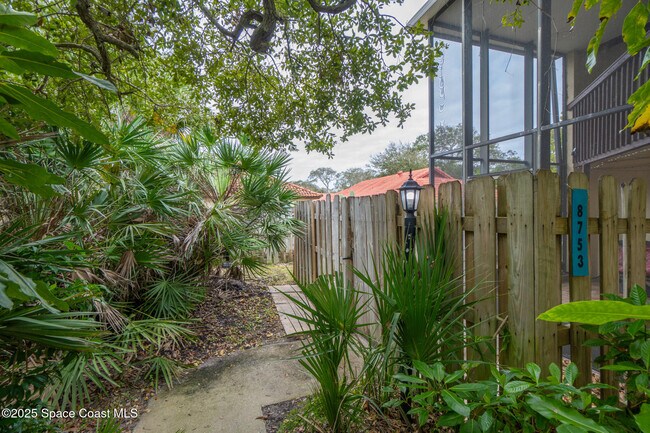 Foto del edificio - 8753 Live Oak Ct