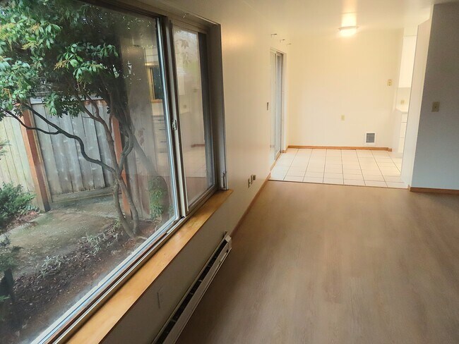 Foto del edificio - 5220 Sand Point Way NE