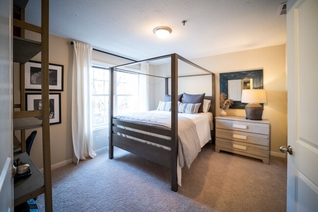 Interior Photo - Kinstone Columns Drive