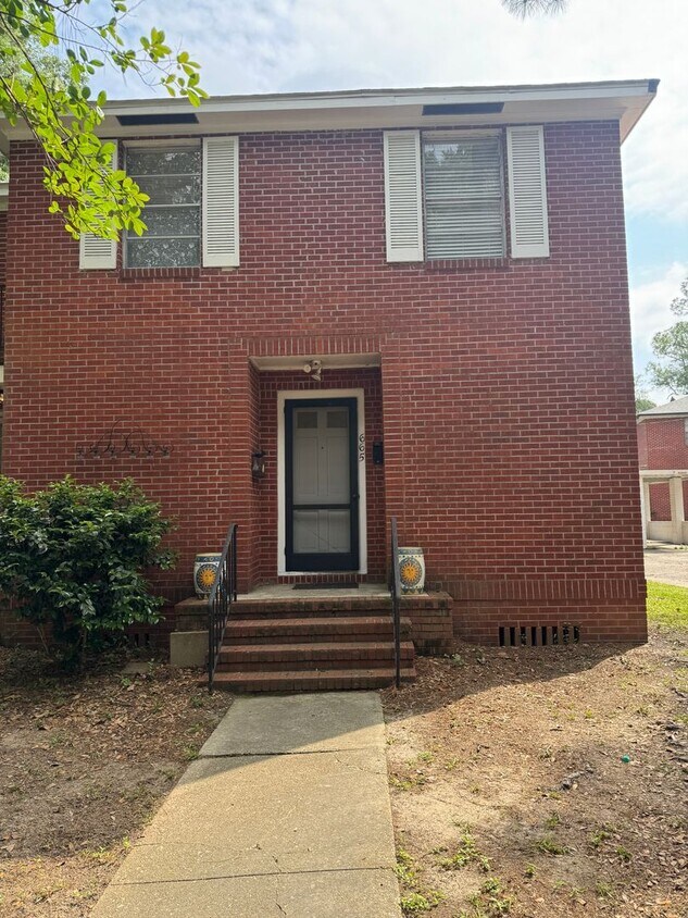 Primary Photo - Available Now! The Villa Condo 3 BR Must See