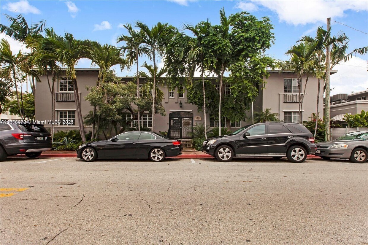 Foto principal - 1551 West Ave