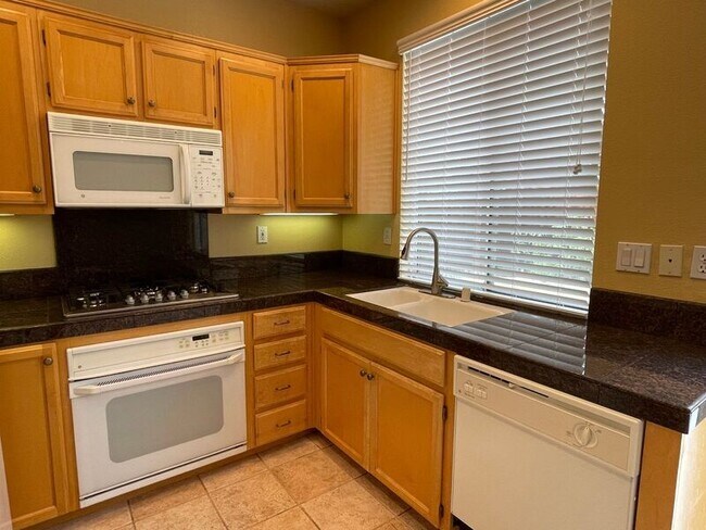 Building Photo - 2575 Las Palmas Way