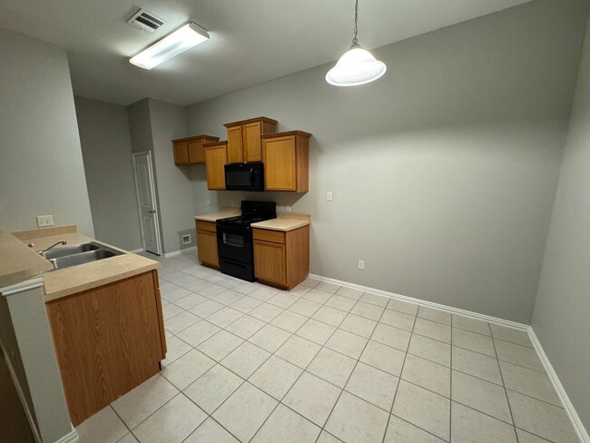 Foto del edificio - 100-102 Prosperity Trail