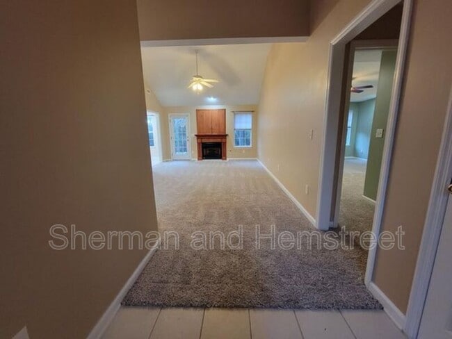 Building Photo - 914 Cannock St