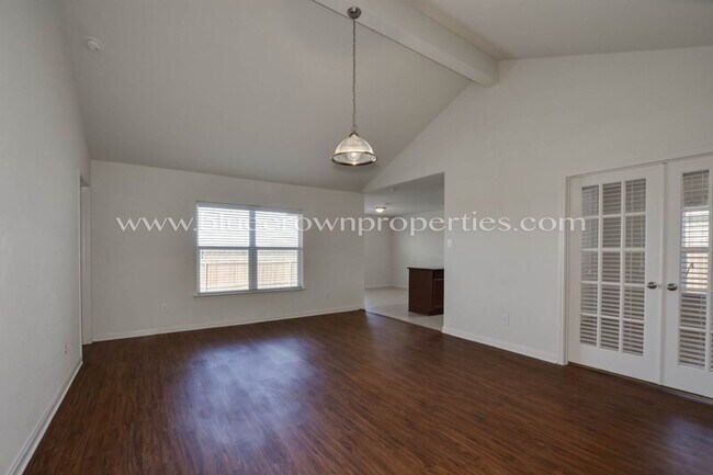 Foto del edificio - 2221 Meadow Dr