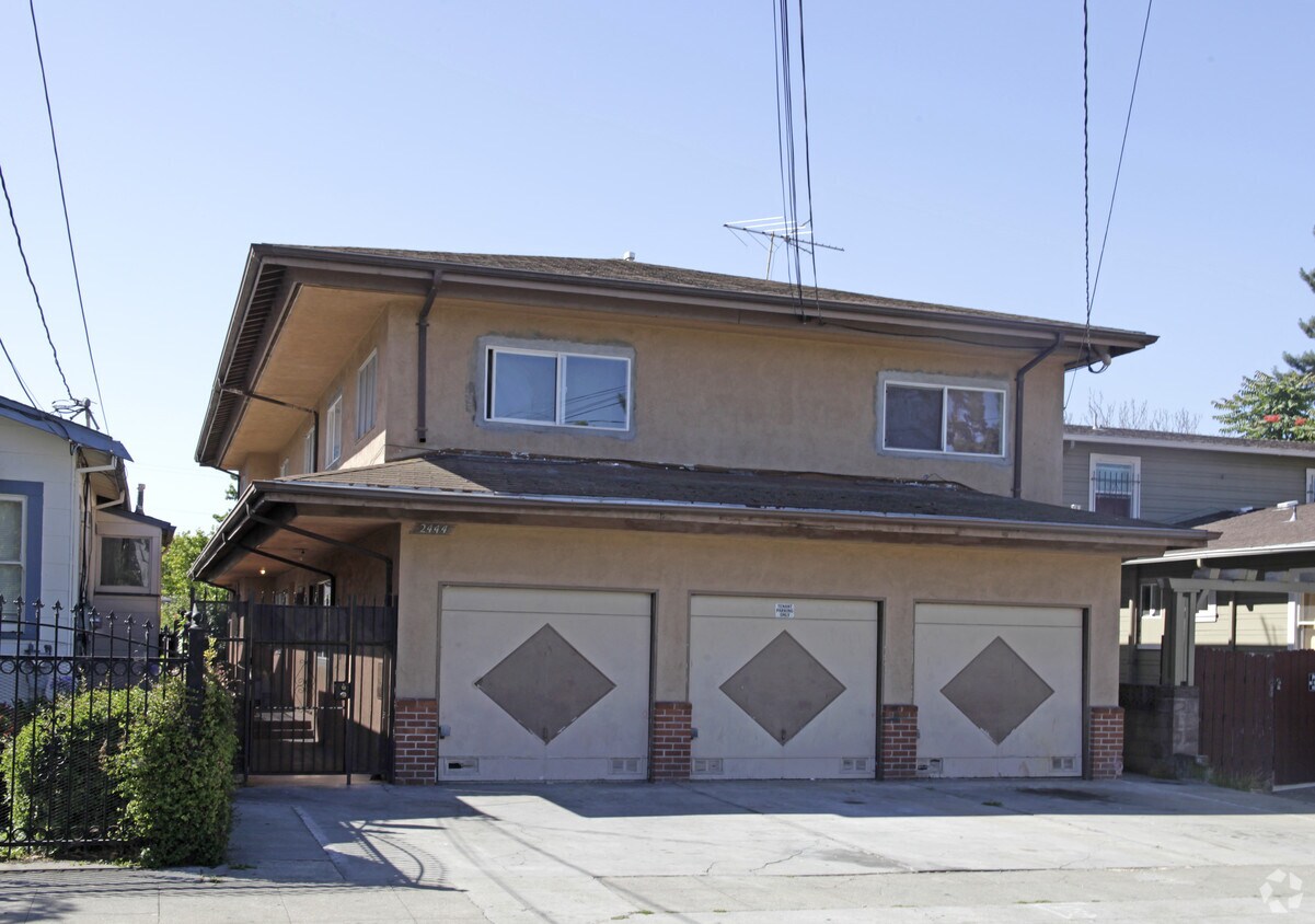 Foto principal - 2444 88th Ave