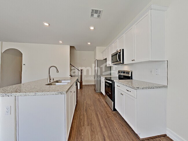 Foto del edificio - 9875 S Eastern Ave