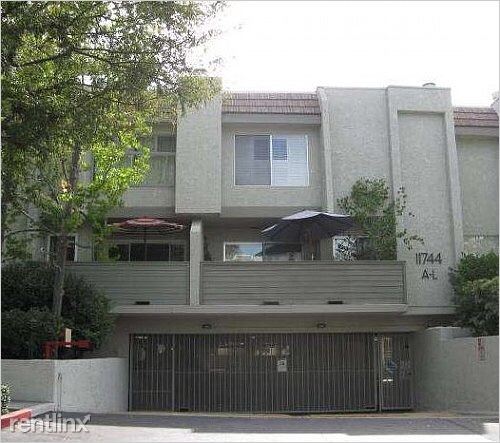 Building Photo - 11744 Moorpark St