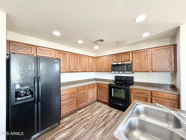 Foto del edificio - 1456 E 9th St