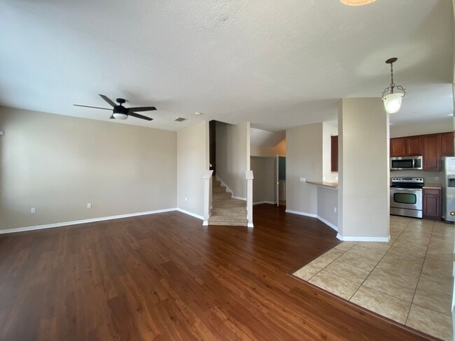 Building Photo - 3 bedroom, 2 and half baths, great locatio...
