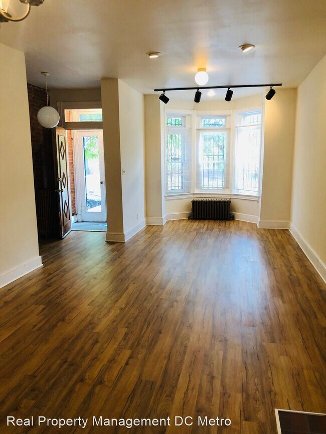 Foto del edificio - 3 br, 2.5 bath House - 1630 3rd St. NW
