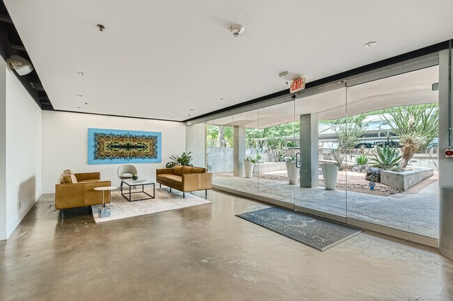 Building Photo - 1115 S Alamo St