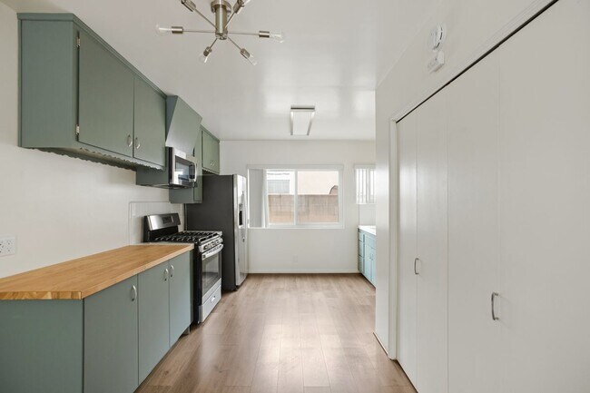Foto del edificio - 740 W 27th St