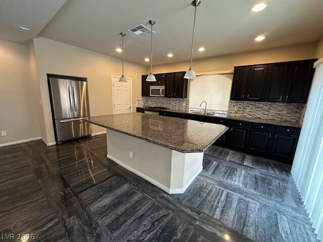 Foto del edificio - 6064 Lambert Bridge Ave