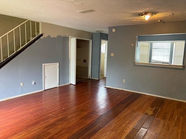 Foto del edificio - 1366 Old Jamestown Ct
